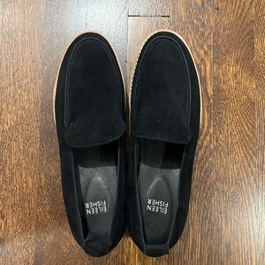 BRAND NEW! NEVER WORN! PERFECT CONDITION! Comes with dust bag!